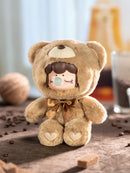 De lichtbruine kleurvariant van de Nanci Robotime Colorful Chocolate Cutie Bears, blind box van een schattig figuurtje in berenpak in verschillende kleuren