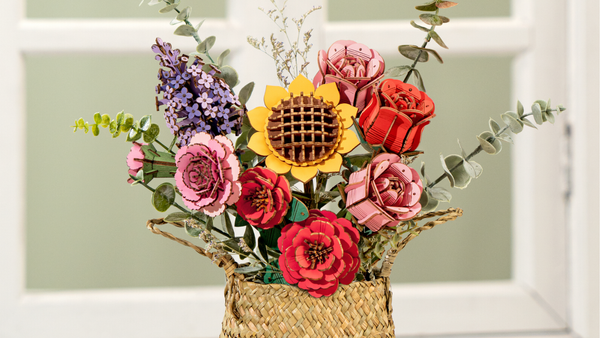 Houten lente met vrolijke bloemen van Monique!