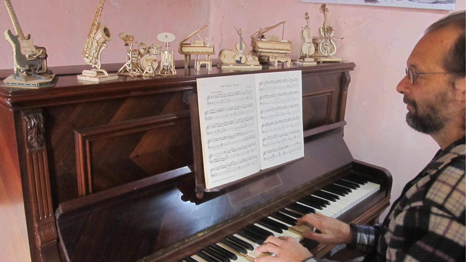 Erwin en zijn Robotime muziekinstrumenten | Robotime Nederland