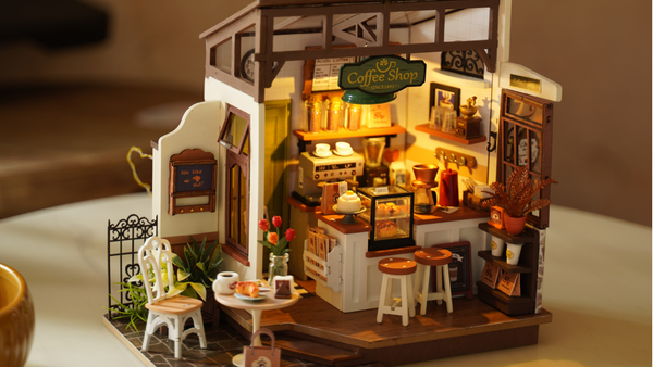 Ga je mee met Monique een bakkie doen in Café nr. 17? Geweldig miniatuurhuisje!