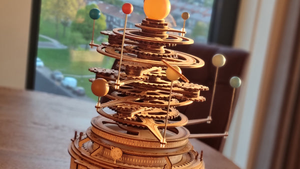 Robotime zonnestelsel, een Orrery met lampje!