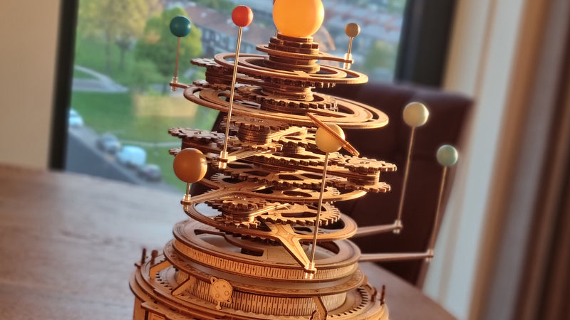 Robotime zonnestelsel, een Orrery met lampje!