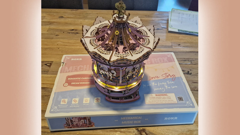De Romantische Carrousel van Robotime bouwen met Martijn Arends