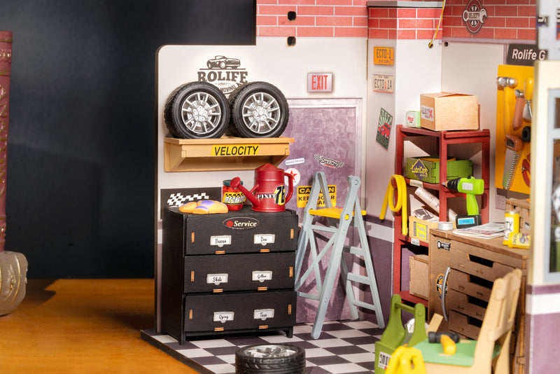 Robotime Garage Workshop DG165