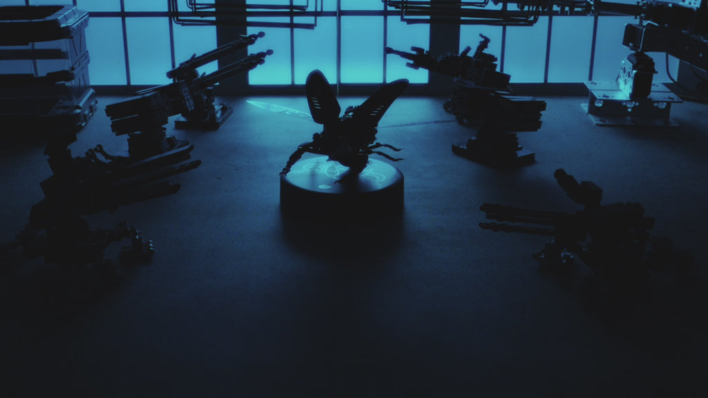 Sfeervolle videopresentatie van de Robotime Storm Beetle, elektrisch bouwpakket van een vliegend hert in steampunk stijl