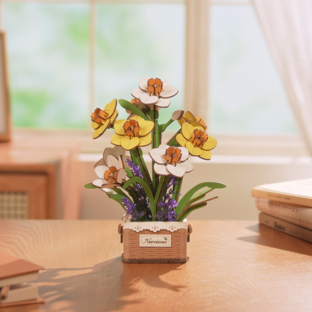 Sfeervolle videopresentatie van de Robotime Narcissus, houten bouwpakket van gele en witte lentebloemen