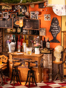 Detail van de bar in de Robotime Cheers Bar & Dining