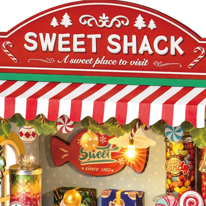 Close-up van het winkelbord en luifel van de Robotime Christmas Candy Stand