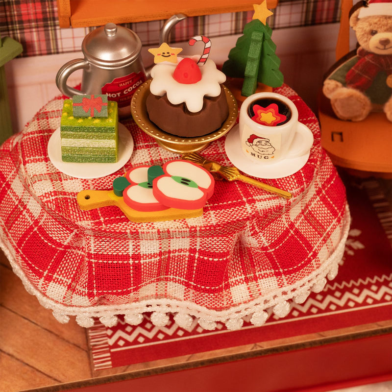 De met kerstlekkernijen gedekte tafel van de Robotime Christmas Eve Party