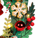 Details van een kerstbal, sneeuwvlokje en hulstbessen van de Robotime Christmas Wreath