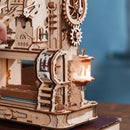 Details van de zijkant van de Robotime Classic Printing Press