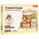 Voorkant verpakking van de Robotime Cookii Bunny’s Cookie Shop, miniatuurhuisje van een koekjeswinkel met Cookii Bunny achter de toonbank