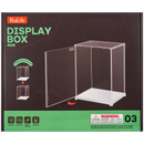 Voorkant verpakking van de Robotime Dust Cover Portrait M, kunststof bouwpakket voor een display case van 205mm lang, 177mm breed en 264mm hoog (binnenmaten)