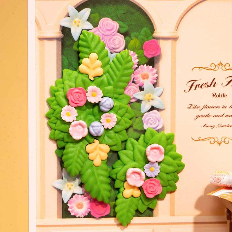 Close-up van de bloemenmuur in de Robotime Fresh Flower Shop