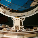 Basis van de Robotime Globe Super Size, houten modelbouw van een grote wereldbol