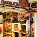 Uitgestalde voorraad boven de balie van de Robotime Henry's Chocolate
