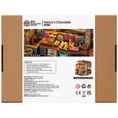 Achterkant verpakking van de Robotime Henry’s Chocolate, miniatuurhuisje van een ouderwets chocoladewinkeltje