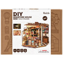 Voorkant verpakking van de Robotime Henry’s Chocolate, miniatuurhuisje van een ouderwets chocoladewinkeltje