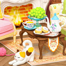 De gedekte tafel bij de open haard en de kat die zicht uitrekt in de Robotime Holiday Tea Time