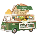 Productfoto van de Robotime Leo’s Coffee Truck, houten bouwpakket van een rijdende, groene koffiekraam in een busje