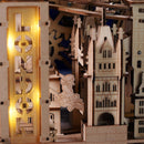 Een heks vliegt bij het verlichte London-bord in de Robotime London Sightseeing Walk