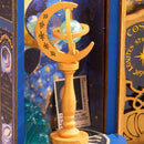 Globe op statief in de etalage van de Robotime Magic Astronomy Shop