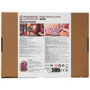 Achterkant verpakking van de Robotime Magic Fantasy Corner, book nook bouwpakket van een kleine woonkamer in fantasy-stijl 