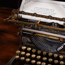 Gedetailleerd vooraanzicht van de Robotime Mechanical Typewriter (Classic Version)