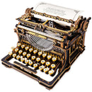 Productfoto van de Robotime Mechanical Typewriter (Classic Version), houten bouwpakket van zwart- en goudkleurige, functionerende typemachine