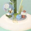 Bloemetjes, blaadjes en een bijtje aan de onderkant van de bloem van de Robotime Minty Camellia Lamp