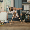 Sfeerfoto van de Robotime Monocular Telescope, houten modelbouw van een telescoop