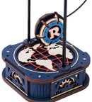 Close-up van de pendule van de Robotime Ocean Fisher, modelbouw van een schommelend roeibootje