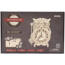 Voorkant verpakking van de Robotime Owl Clock, houten modelbouw van een mechanische staande klok