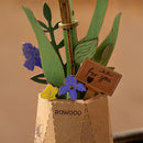 Bladeren, kleine bloemetjes en een bordje met "for you" in de Robotime Purple Iris