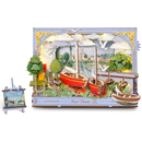 Productfoto van de Robotime Red Boats, houten bouwset van een diorama met twee rode zeilbootjes gelegen aan een pier