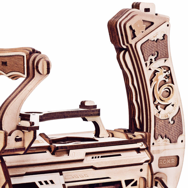 Close-up van de twee trekkers van de Robotime Rotating-Barrel Machine Gun