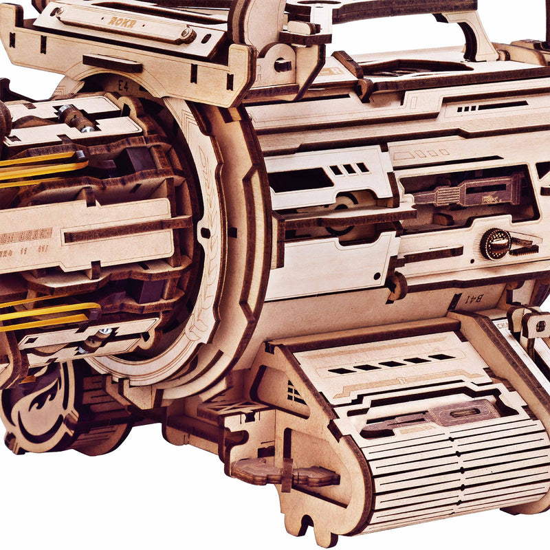 Details van de behuizing van de Robotime Rotating-Barrel Machine Gun
