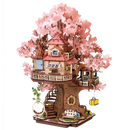 Productfoto van de Robotime Sakura Tree House, houten bouwpakket van een boomhut in een Japanse kersenbloesem boom