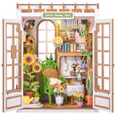 Productfoto van de Robotime Secret Bloomy Nook, bouwpakket van een lage book nook vol met planten en boeken, met openslaande deuren