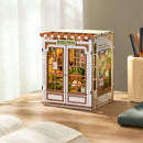 De Robotime Secret Bloomy Nook met gesloten deuren