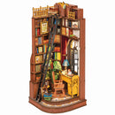 Productfoto van de Robotime Silent Corner Study, houten bouwpakket van een book nook boekensteun