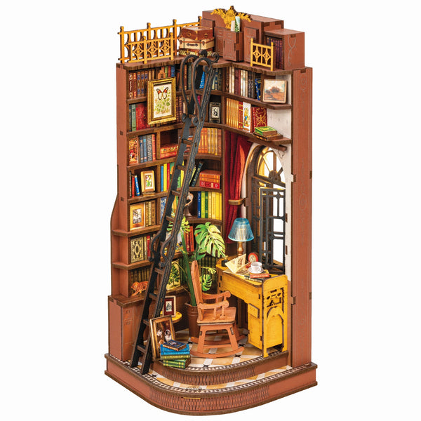 Productfoto van de Robotime Silent Corner Study, houten bouwpakket van een book nook boekensteun