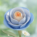 De zachtblauwe bloem van de  Robotime Starry Camellia Lamp