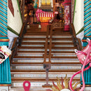 Close-up van de trap en het straatbeeld van de Robotime Street Scene book nook