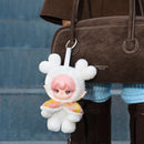 Love Deer variant van de Robotime Suri’s Magical Animal blind box serie, hangend aan een tas