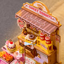 Bovenaanzicht van de lekkernijen uitgestald in de Robotime Sweetie's Donut Shop