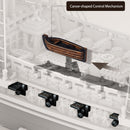 De roeiboot op het dek van de Robotime Seahorse Barque dient als schuif om de luiken van de kanonnen te openen en sluiten