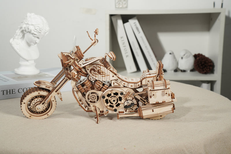 Sfeervolle presentatie van de Robotime Motor, houten modelbouw van een rijdende motor